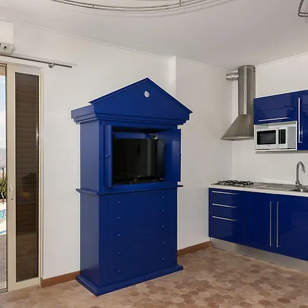 Medea Vacanze מלון דירות 4*