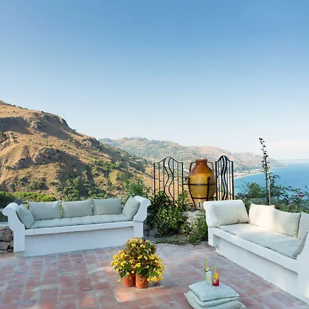 Medea Vacanze מלון דירות 4*