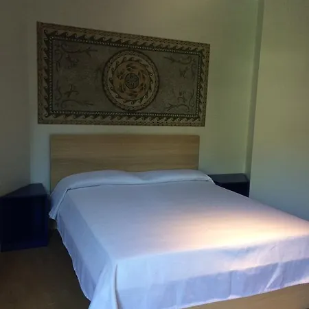 Medea Vacanze מלון דירות טאורמינה