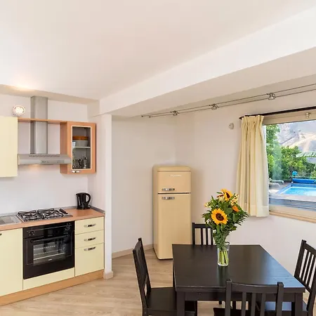 Medea Vacanze מלון דירות טאורמינה