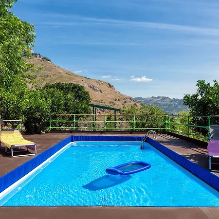 Medea Vacanze מלון דירות